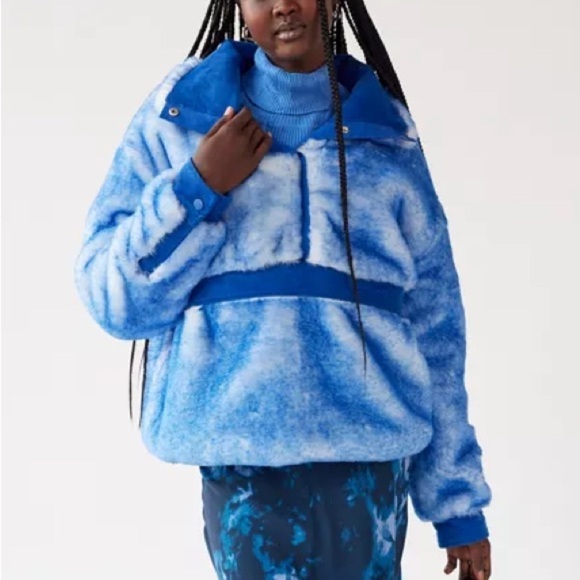 House of Sunny Jackets & Blazers - House of Sunny Faux Fur Blue Dip Dye Athleisure Bold Colorful Pullover Jacket M